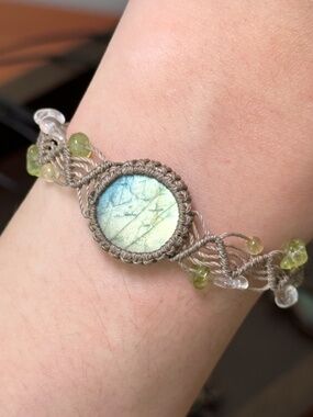 a-01 Handmade Labradorite Macramé Bracelet